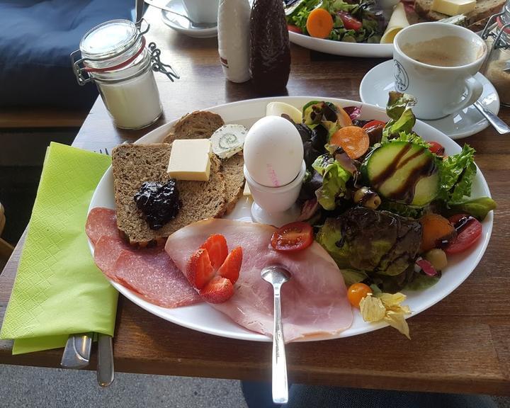 Kausal Cafe & Bar