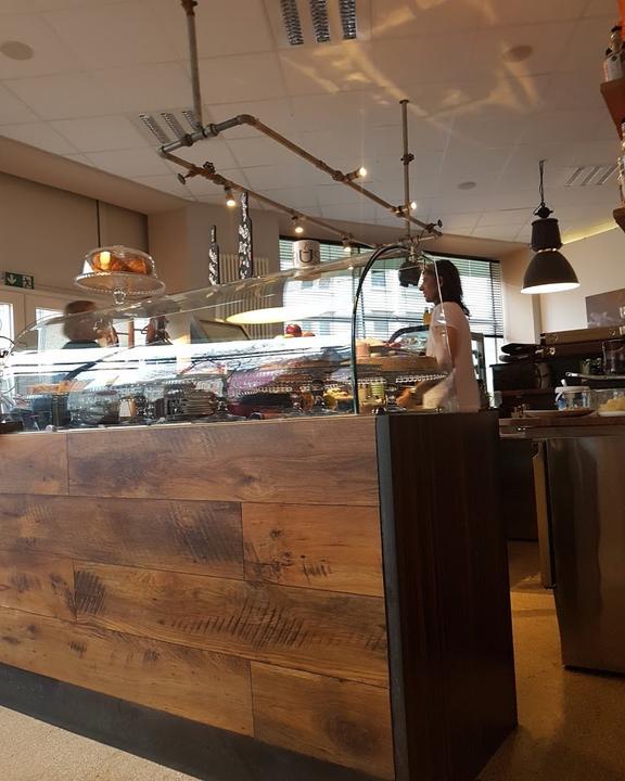 Kausal Cafe & Bar