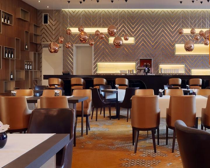 Ellipse Lounge