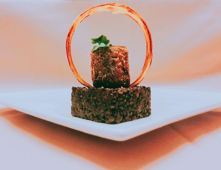 Ellipse Lounge