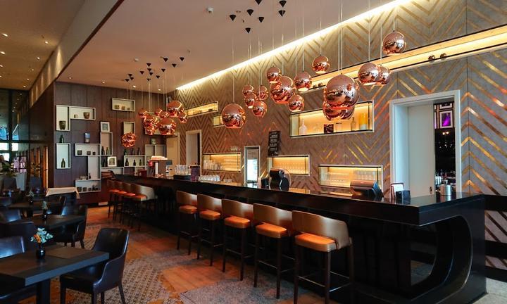 Ellipse Lounge