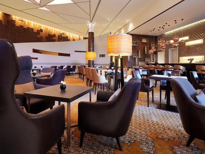 Ellipse Lounge