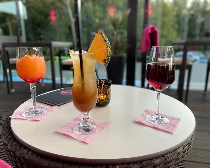 Cafe und Cocktailbar Aramis