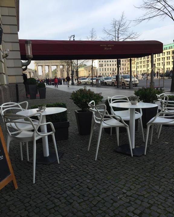 Adlon To Go Coffee Shop
