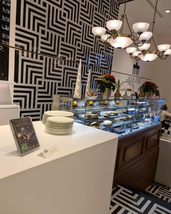 Adlon To Go Coffee Shop