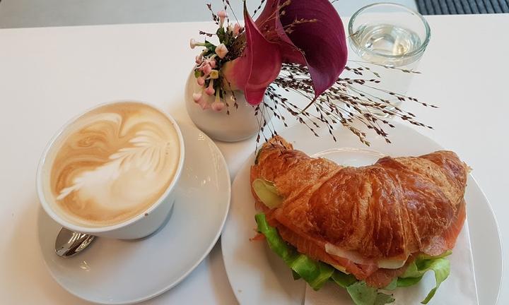 Adlon To Go Coffee Shop
