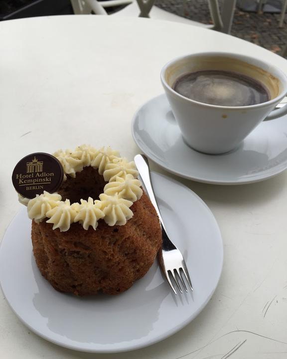 Adlon To Go Coffee Shop