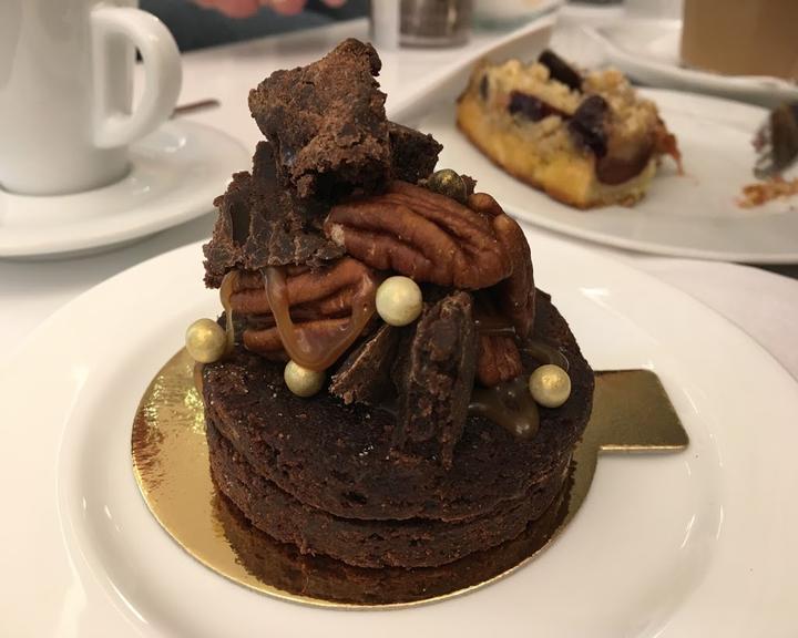 Adlon To Go Coffee Shop