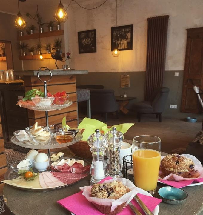 Rooster Cafe