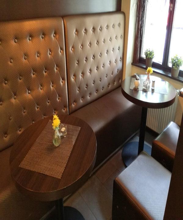 Ellys Back & Café