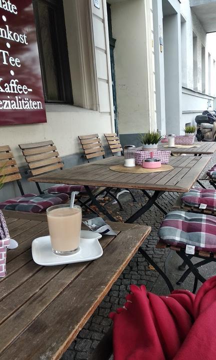 Ellys Back & Café