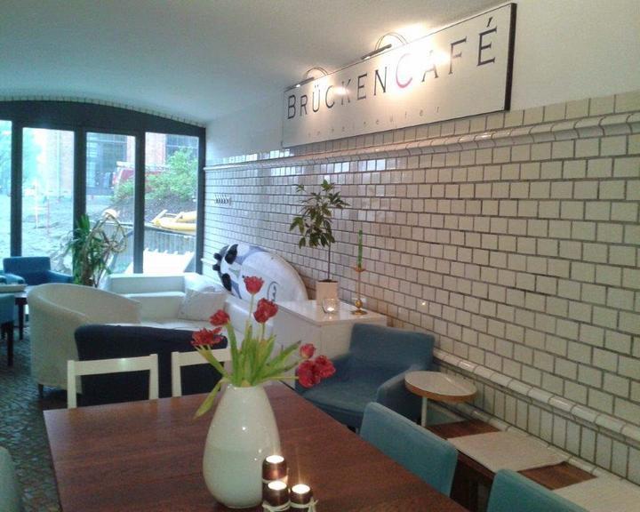 Bruckencafe am Heineufer