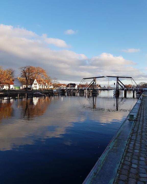 Zur Brucke