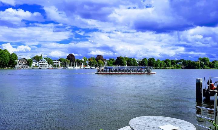 Alster Cliff