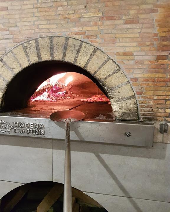 La Commedia Pizzeria Restaurant