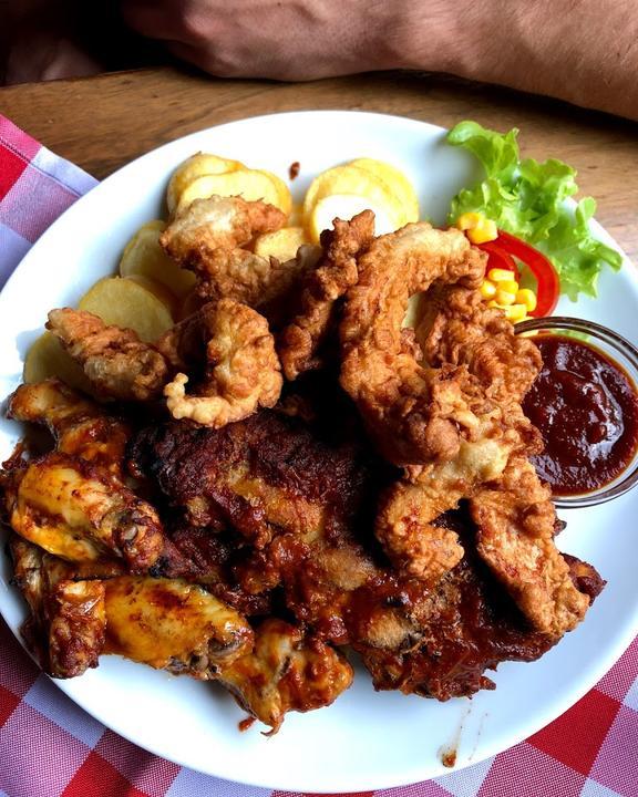 WOODY's American Restaurant