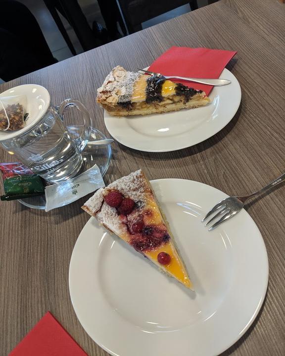 Blumen Mandel Café