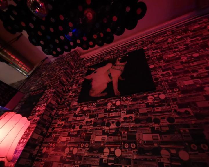Radio The Label-Bar