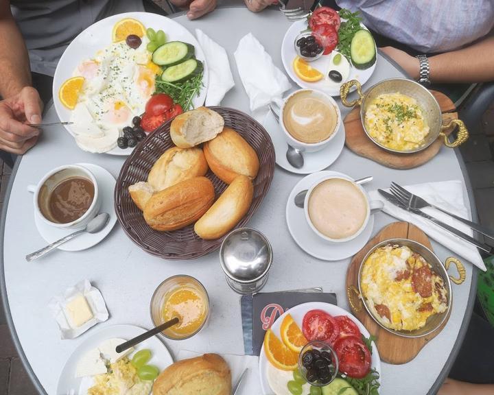 Cafe Divan - breakfast house