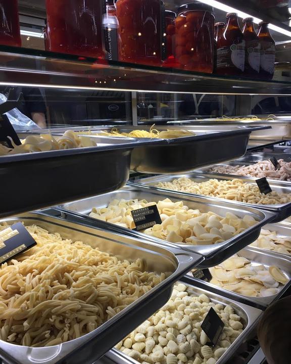 Mani In Pasta