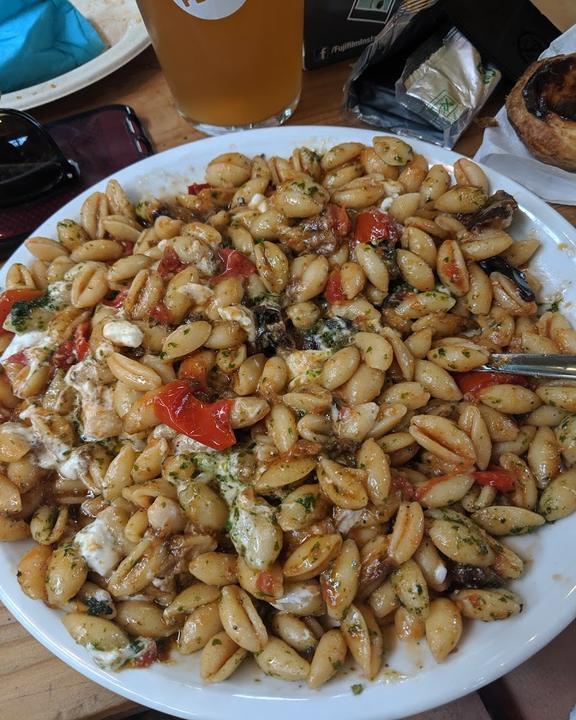 Mani In Pasta