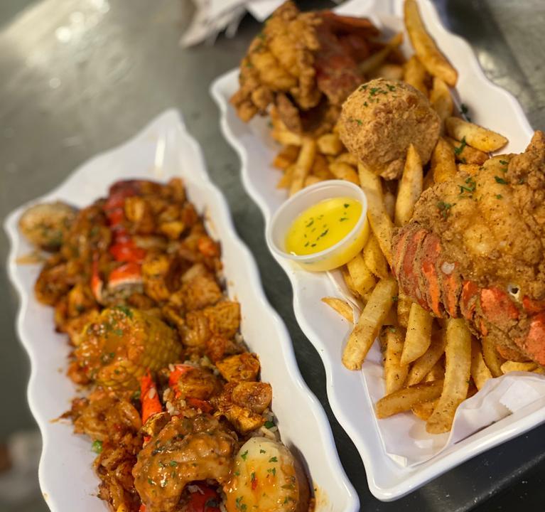 Plusch Bar & Lounge
