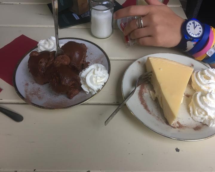 Fredericks Cafe & Bar