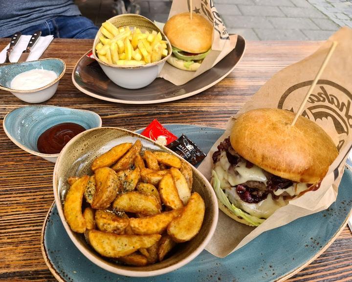 Marien Burgerhouse & Shisha Lounge