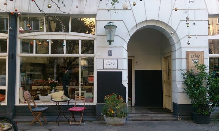 Suli's Café