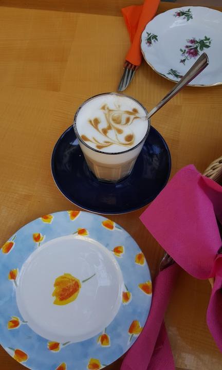 Suli's Café