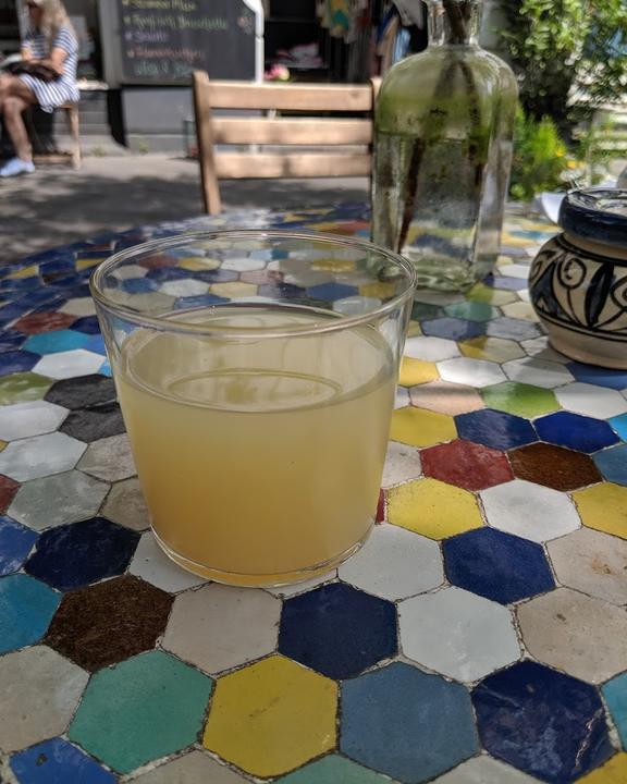 Suli's Café