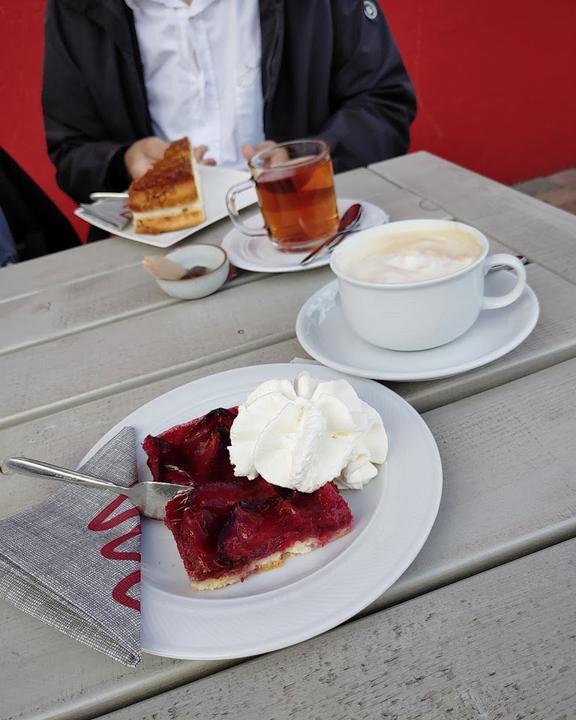 Mowwe Restaurant & Café
