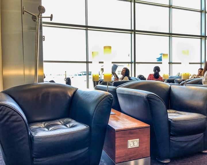 Lufthansa Senator and Business Lounge