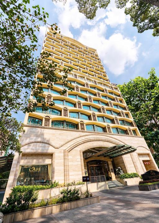 Le Cafe - Restaurant Bar Lounge