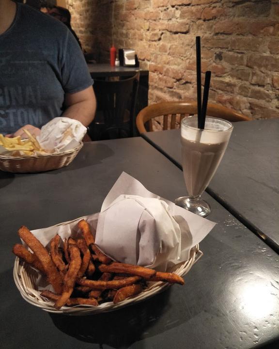 Tommi's Burger Joint, Kudamm