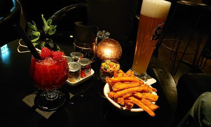 Legends Bar