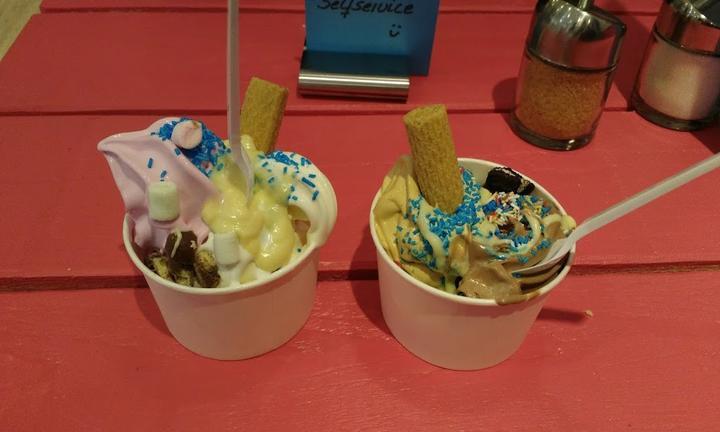 Susse Sunde Frozen Yoghurt, Waffeln & Co