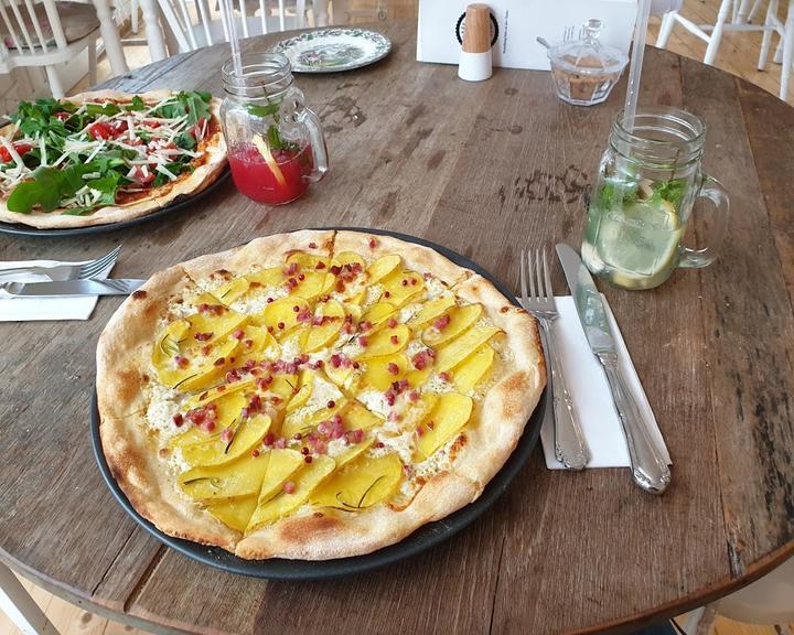 Cafe Yunana