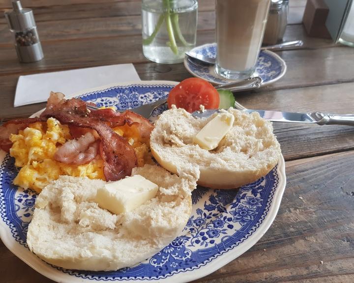 Cafe Yunana