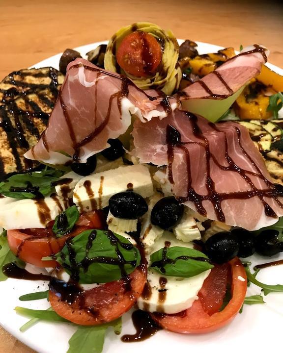 Pizzeria Eiscafe Cortina