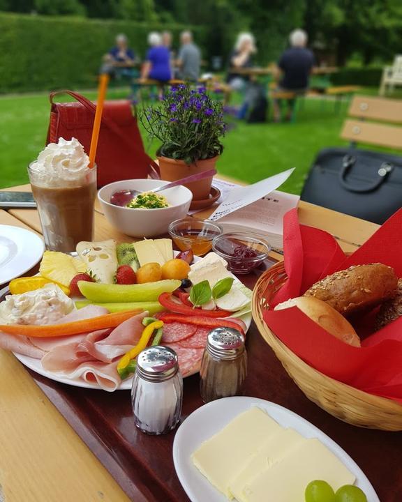Sommercafe im Landhausgarten Dr Max Fraenkel