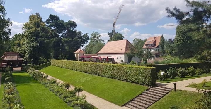 Sommercafe im Landhausgarten Dr Max Fraenkel