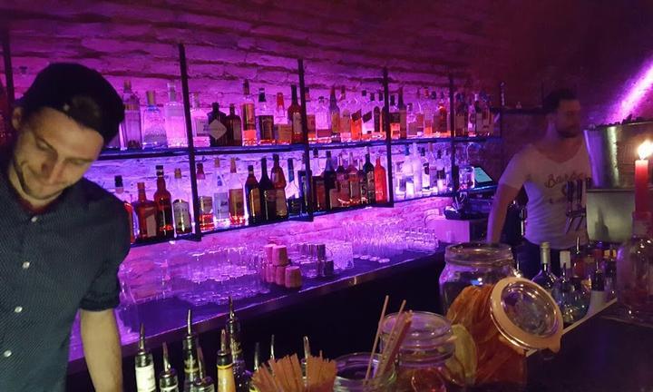 Unterhaus Musikbar Stadt Biergarten