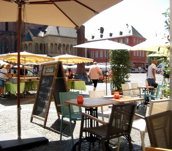 Wilma Wunder im Cafe am Ballplatz