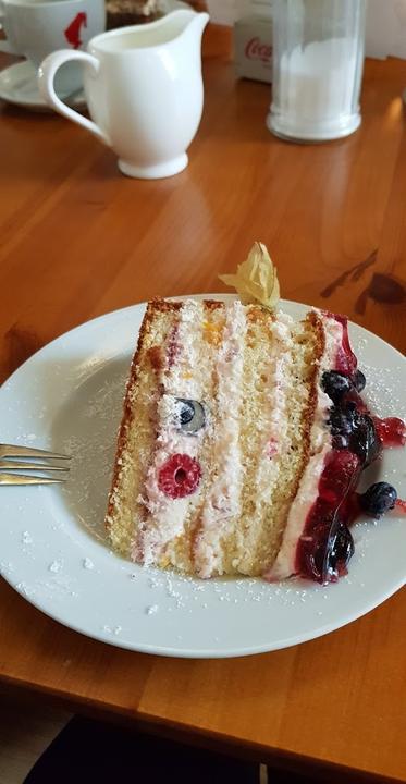 Knopfbock im Schloß