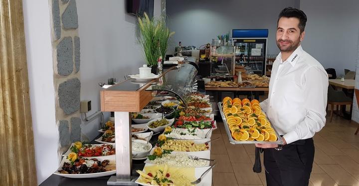 KONAQ Restaurant & Cafe