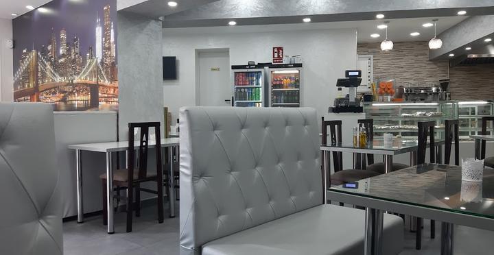 Manhattan Restaurant & Bar