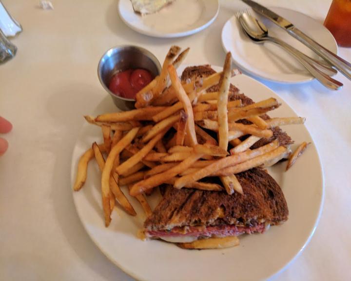 Emil’s Bistro & Bar