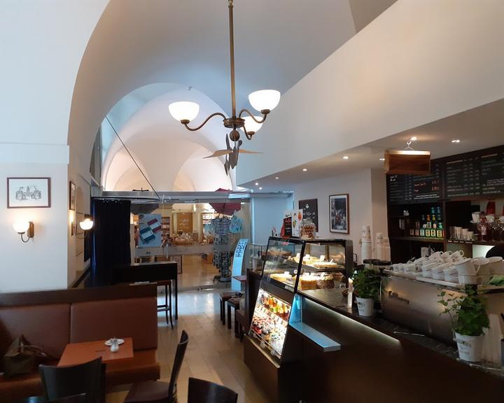 Domcafe Im Berliner Dom