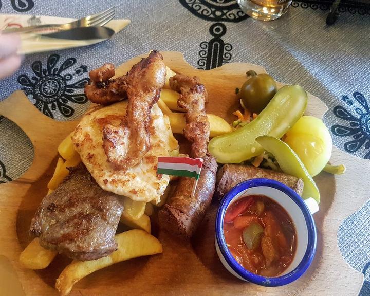 Hotel und Gasthof Zum Ziehbrunnen Ungarisches Restaurant Gemeskut Csarda
